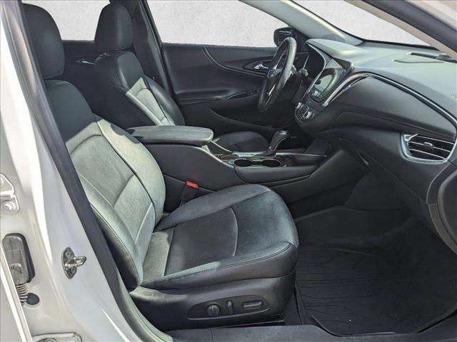 Photo of 2018 Summit White Chevrolet Malibu
