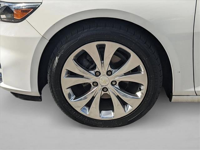 Photo of 2018 Summit White Chevrolet Malibu