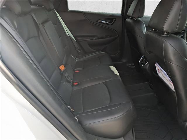 Photo of 2018 Summit White Chevrolet Malibu