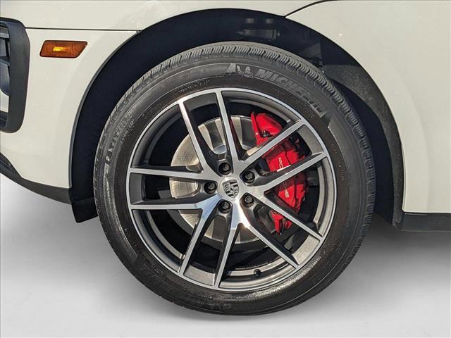 Photo of 2022 White Porsche Macan