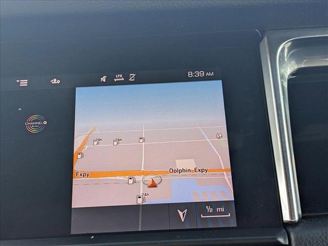 Photo of 2022 White Porsche Macan