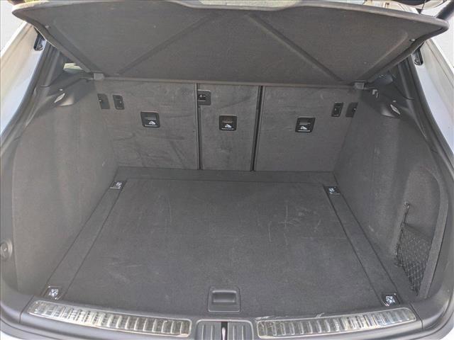 Photo of 2022 White Porsche Macan