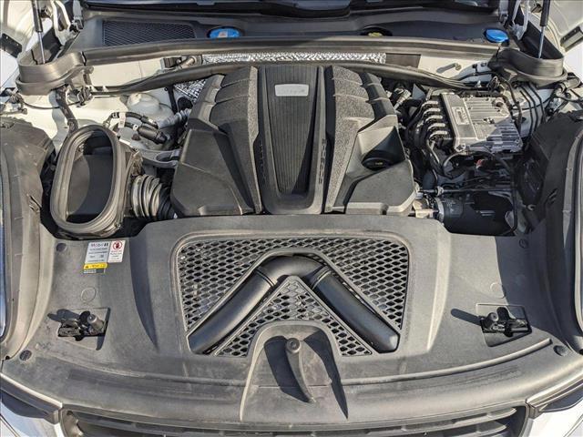 Photo of 2022 White Porsche Macan