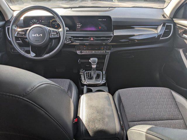 Photo of 2024 Pluton Blue/Black Roof Kia Seltos