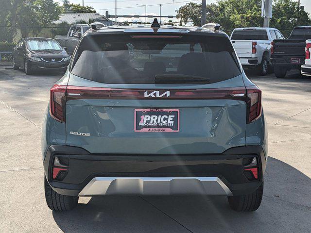 Photo of 2024 Pluton Blue/Black Roof Kia Seltos