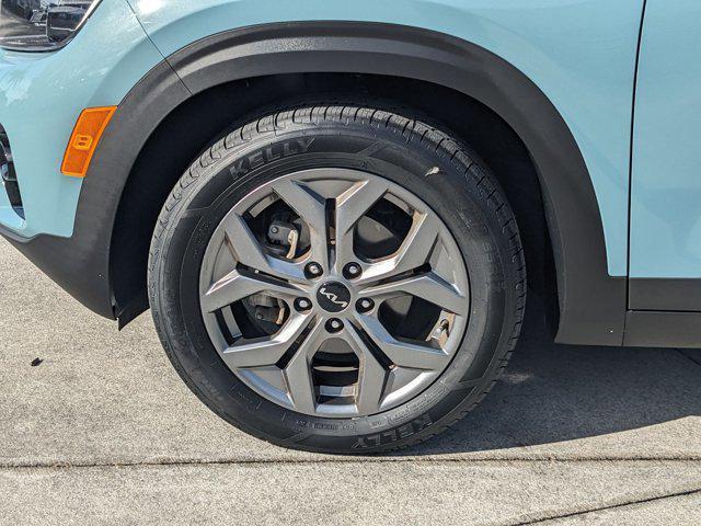 Photo of 2024 Pluton Blue/Black Roof Kia Seltos
