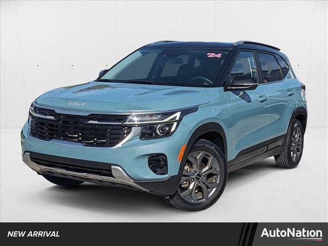Photo of 2024 Pluton Blue/Black Roof Kia Seltos