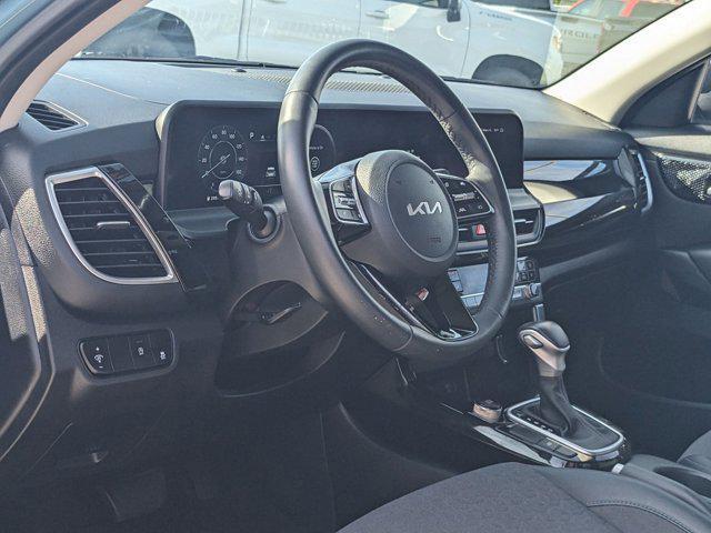Photo of 2024 Pluton Blue/Black Roof Kia Seltos