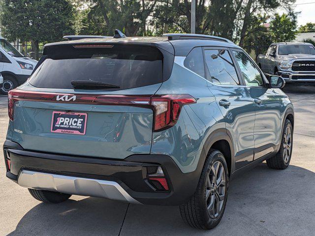Photo of 2024 Pluton Blue/Black Roof Kia Seltos