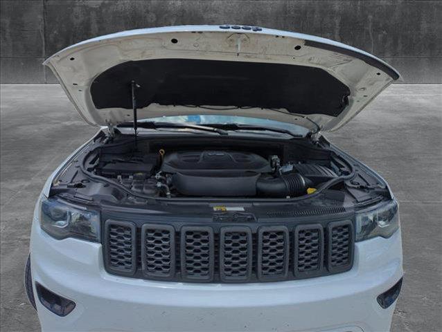 Photo of 2019 Bright White Clearcoat Jeep Grand Cherokee