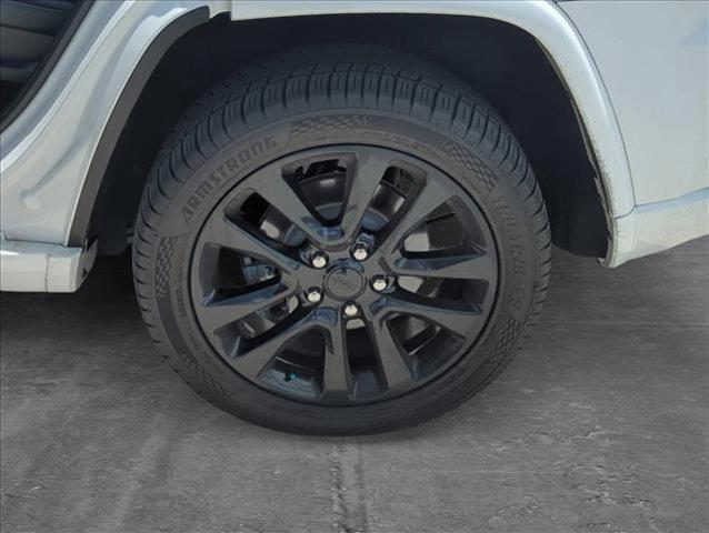 Photo of 2019 Bright White Clearcoat Jeep Grand Cherokee