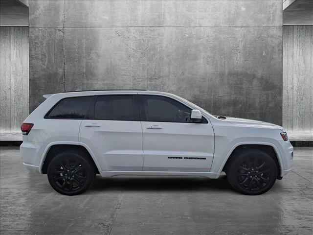 Photo of 2019 Bright White Clearcoat Jeep Grand Cherokee
