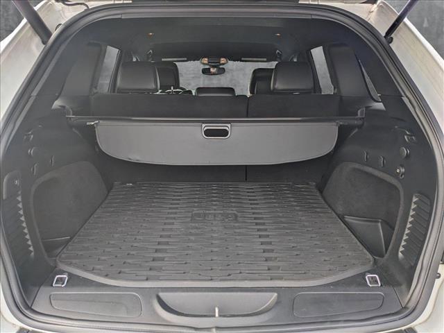 Photo of 2019 Bright White Clearcoat Jeep Grand Cherokee
