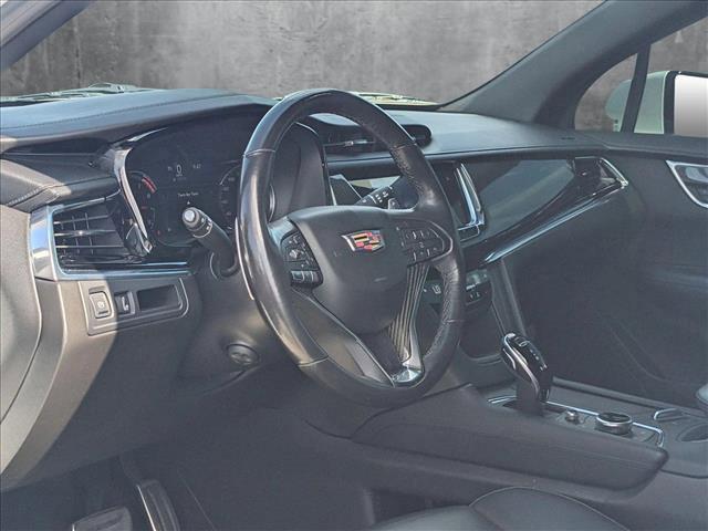 Photo of 2022 Crystal White Tricoat Cadillac XT6