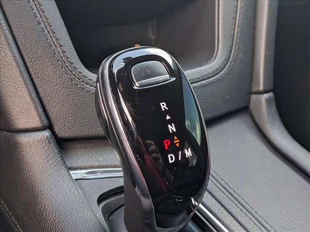 Photo of 2022 Crystal White Tricoat Cadillac XT6