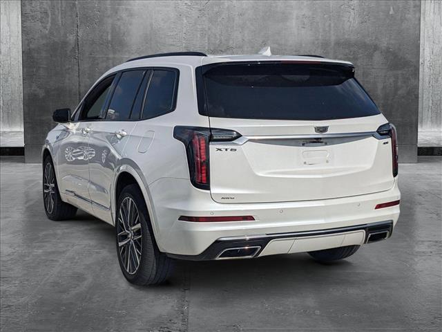 Photo of 2022 Crystal White Tricoat Cadillac XT6