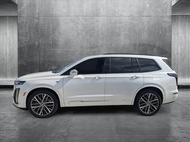 Photo of 2022 Crystal White Tricoat Cadillac XT6