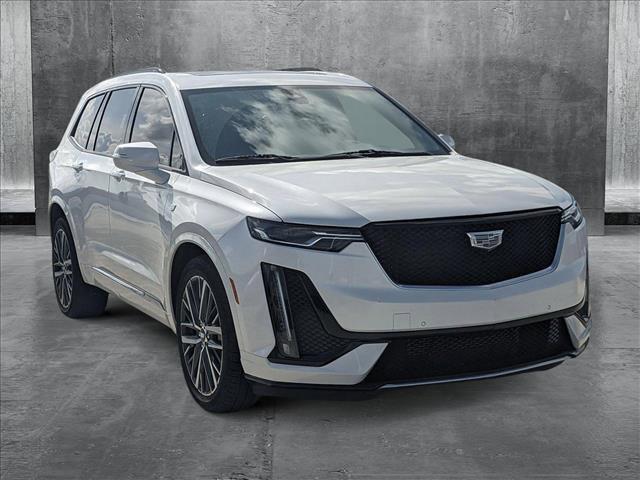 Photo of 2022 Crystal White Tricoat Cadillac XT6