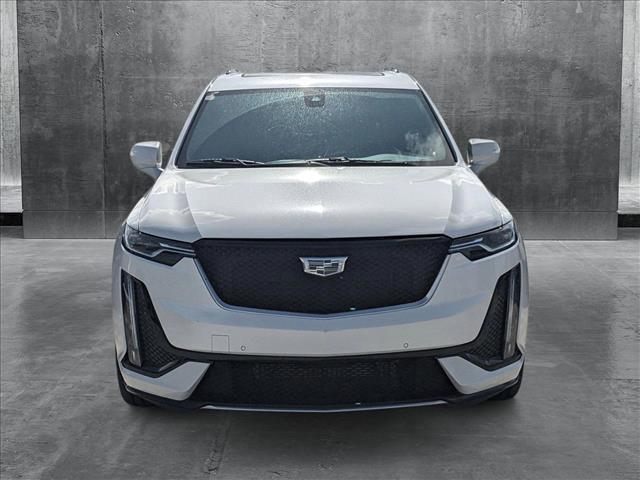 Photo of 2022 Crystal White Tricoat Cadillac XT6