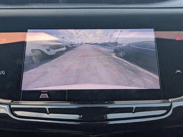 Photo of 2022 Crystal White Tricoat Cadillac XT6