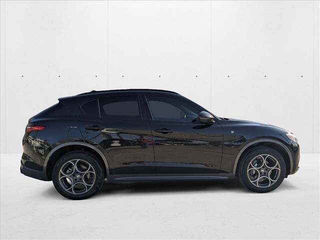 Photo of 2022 Vulcano Black Metallic Alfa Romeo Stelvio