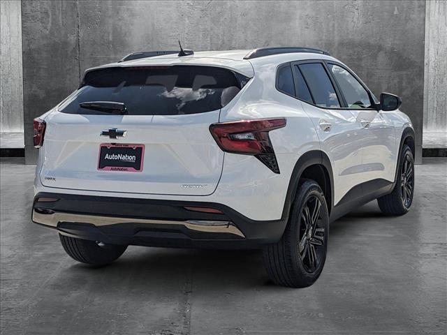 Photo of 2025 Summit White Chevrolet Trax