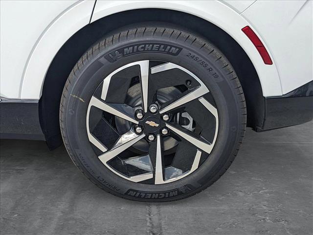 Photo of 2025 Summit White Chevrolet Equinox EV