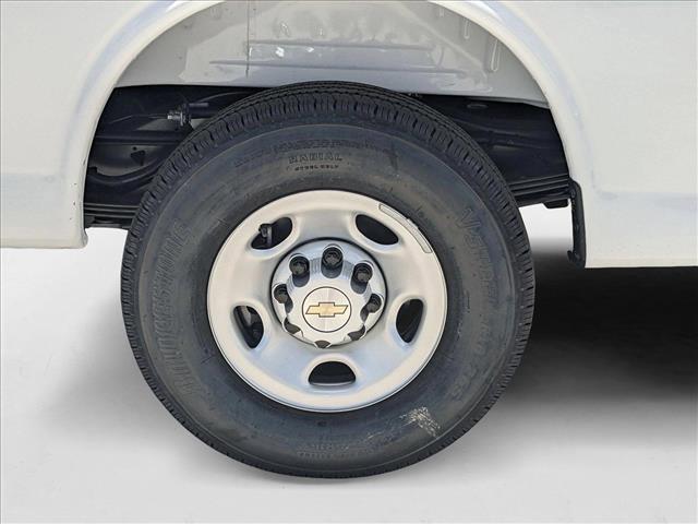 Photo of 2025 Summit White Chevrolet Express 2500