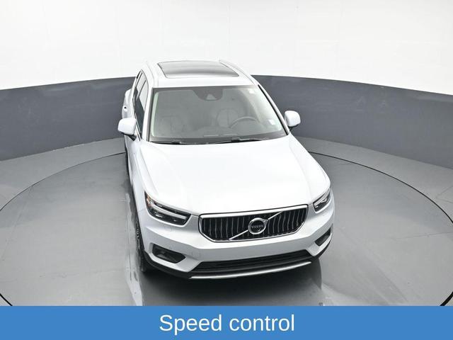 Photo of 2022 Crystal White Metallic Volvo XC40