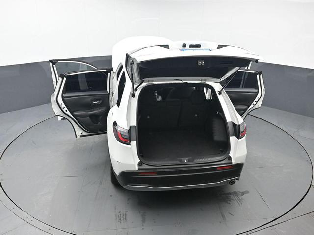 Photo of 2023 Platinum White Pearl Honda HR-V