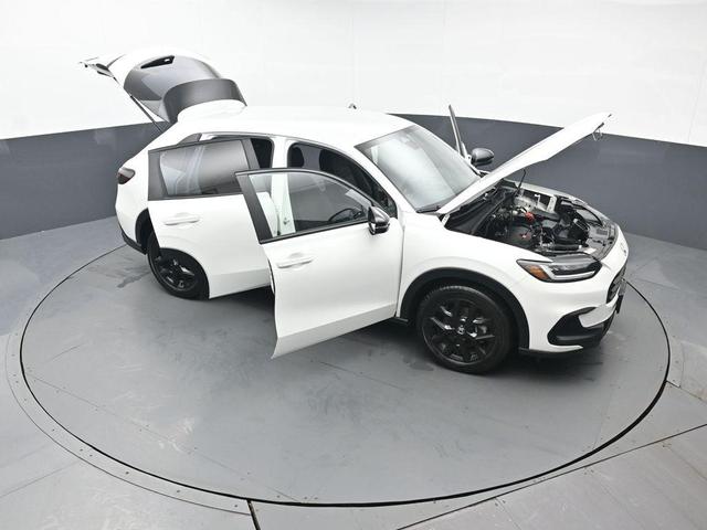 Photo of 2023 Platinum White Pearl Honda HR-V