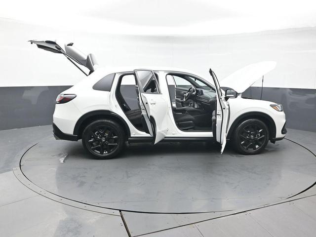 Photo of 2023 Platinum White Pearl Honda HR-V