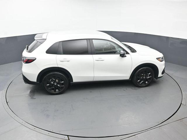 Photo of 2023 Platinum White Pearl Honda HR-V