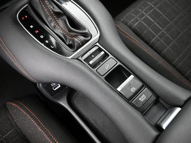 Photo of 2023 Platinum White Pearl Honda HR-V