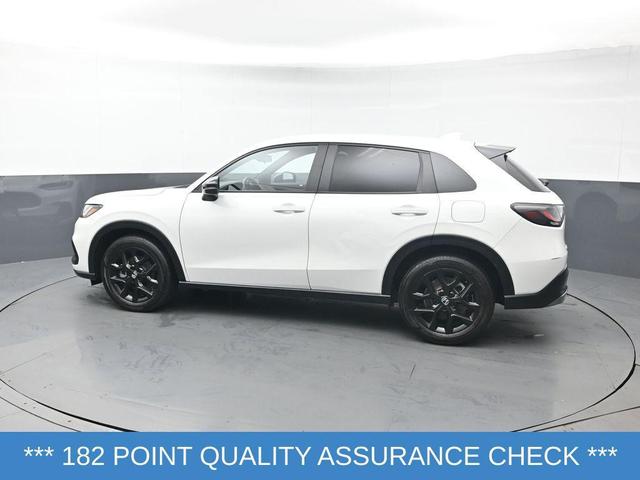 Photo of 2023 Platinum White Pearl Honda HR-V
