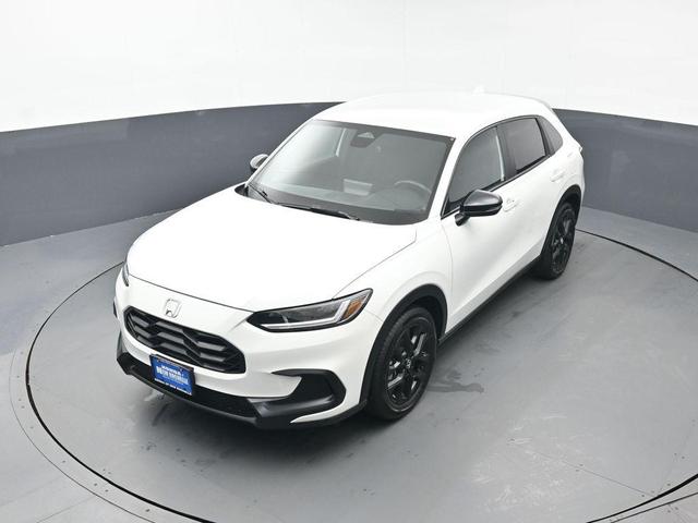 Photo of 2023 Platinum White Pearl Honda HR-V