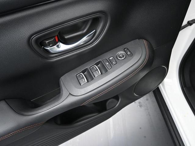 Photo of 2023 Platinum White Pearl Honda HR-V