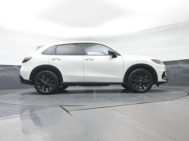 Photo of 2023 Platinum White Pearl Honda HR-V