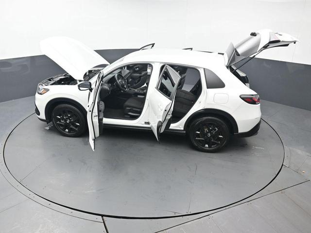 Photo of 2023 Platinum White Pearl Honda HR-V