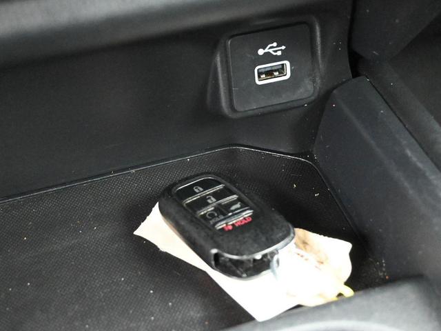 Photo of 2023 Platinum White Pearl Honda HR-V