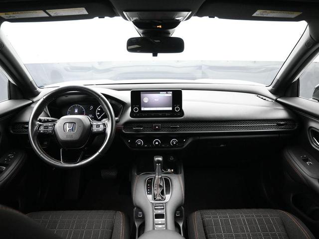 Photo of 2023 Platinum White Pearl Honda HR-V
