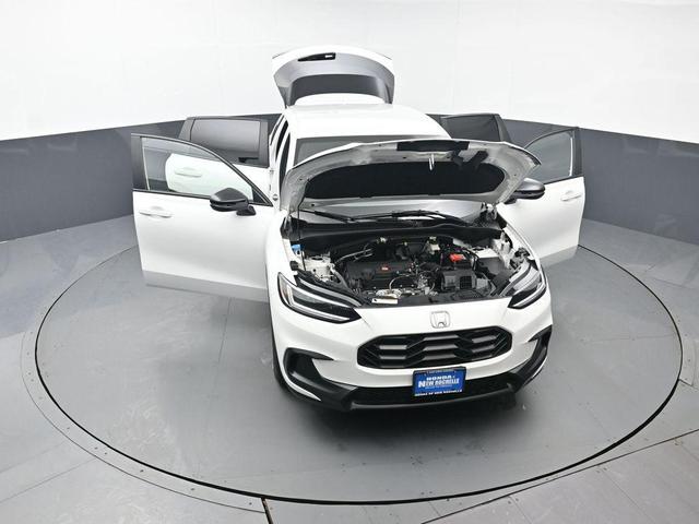 Photo of 2023 Platinum White Pearl Honda HR-V