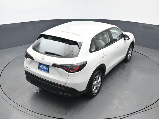 Photo of 2023 Platinum White Pearl Honda HR-V