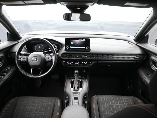 Photo of 2023 Platinum White Honda HR-V