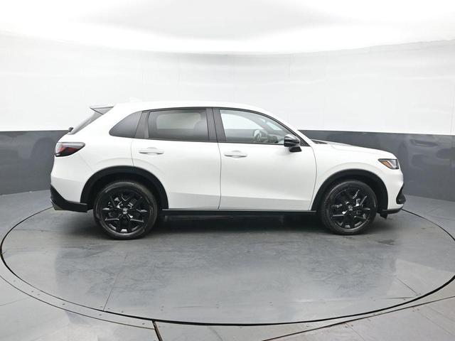 Photo of 2023 Platinum White Honda HR-V