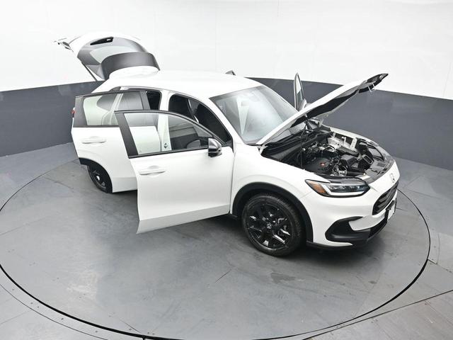 Photo of 2023 Platinum White Honda HR-V