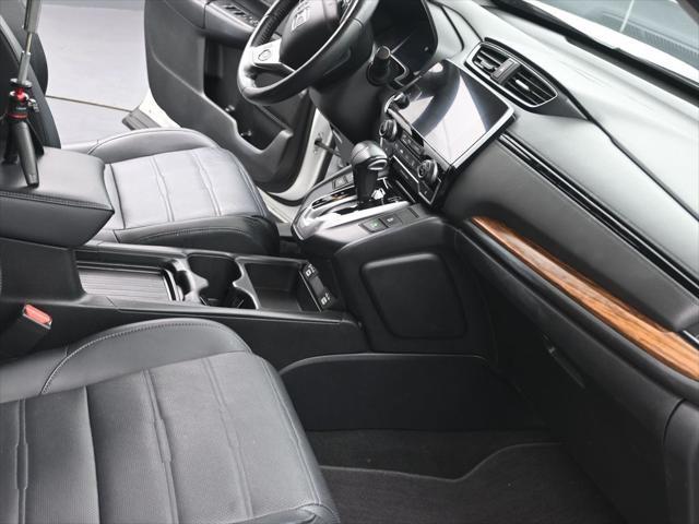 Photo of 2022 Platinum White Pearl Honda CR-V