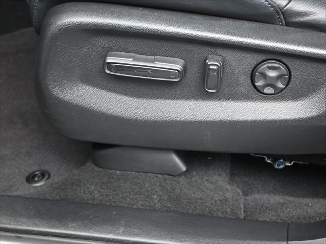 Photo of 2022 Platinum White Pearl Honda CR-V