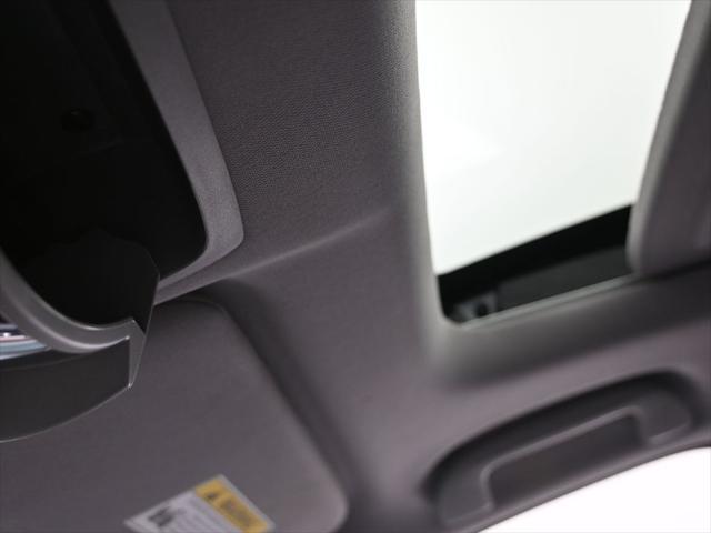 Photo of 2022 Platinum White Pearl Honda CR-V