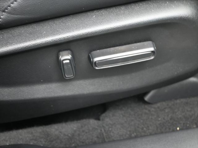Photo of 2022 Platinum White Pearl Honda CR-V